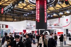 爆！石头科技“手搓”未来家务，AWE 2025引爆全球！